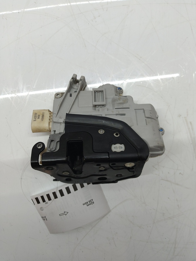 [MTD-515816] Cerradura de la puerta VW Touareg 3.0 V6 TDI CRCA CRC A046879