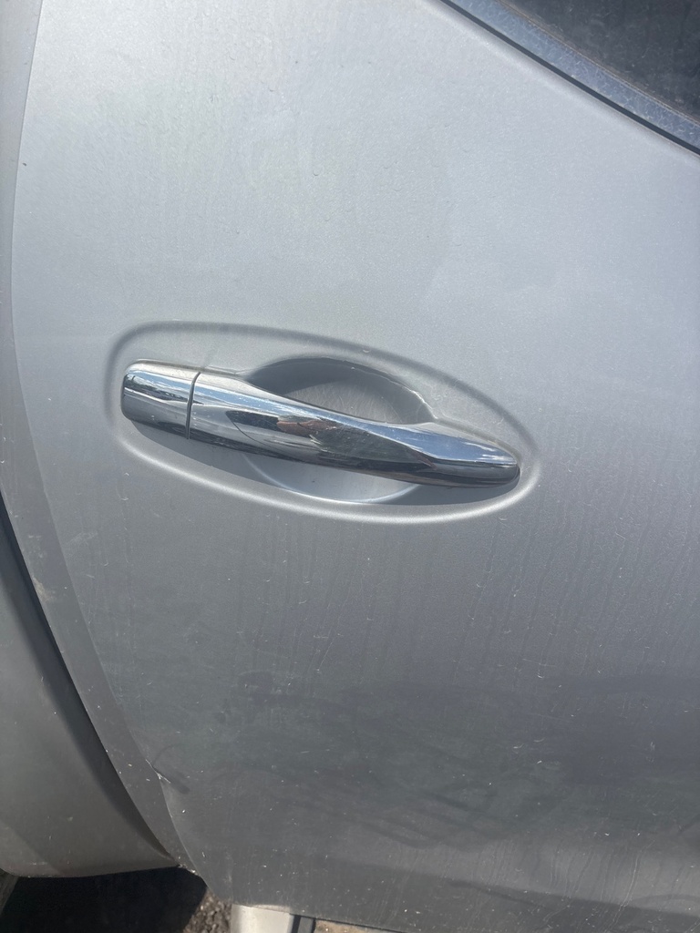 [MTD-532105] Tirador exterior puerta trasera derecha Nissan Navara NP300 2018 KL0 silver
