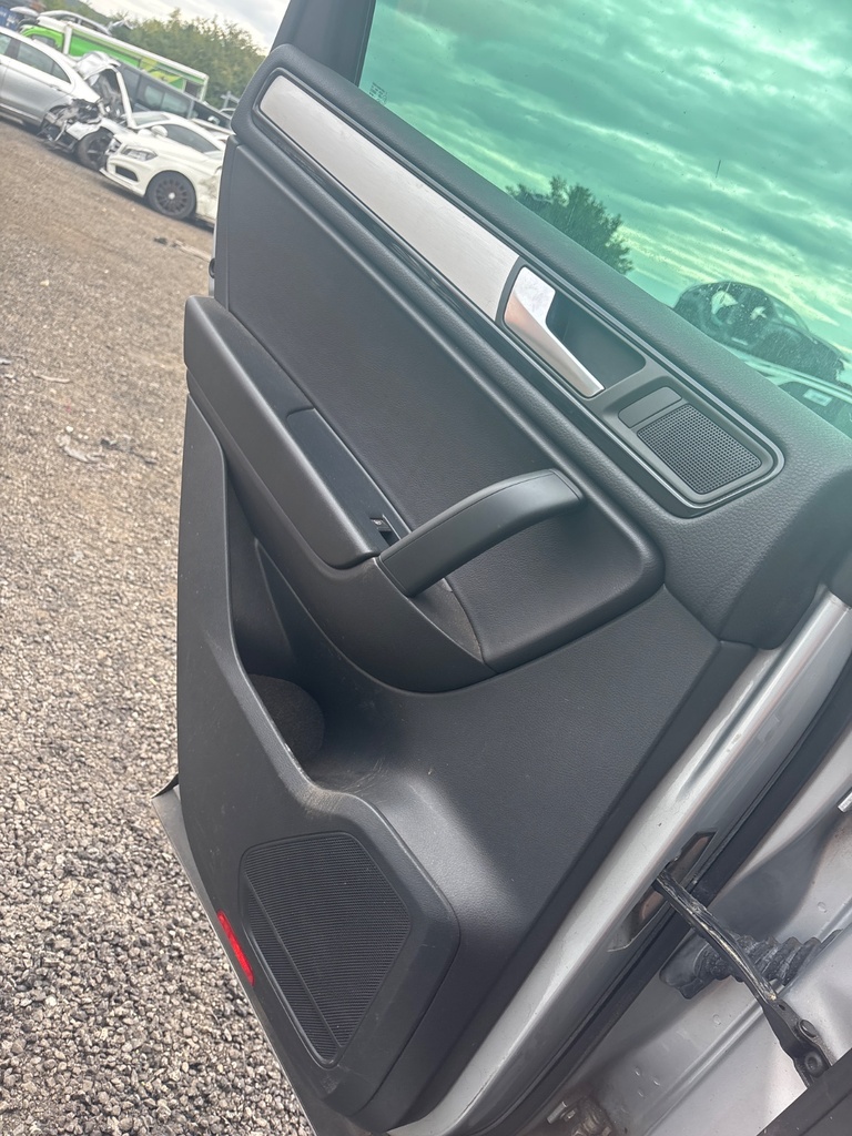 [MTD-533546] Arnés cableado puerta trasera izquierda VW Touareg 7P5 2012 X7W eissilber