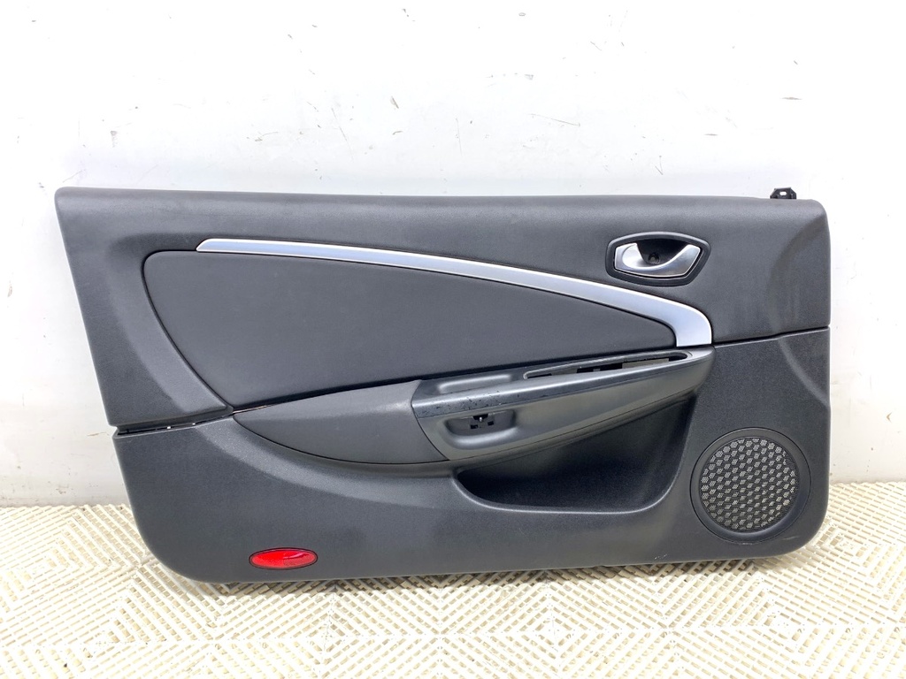 [STARK-781530] Panel de puerta delantero izquierdo Renault Megane CC (EZ0/1_) 2010-2022