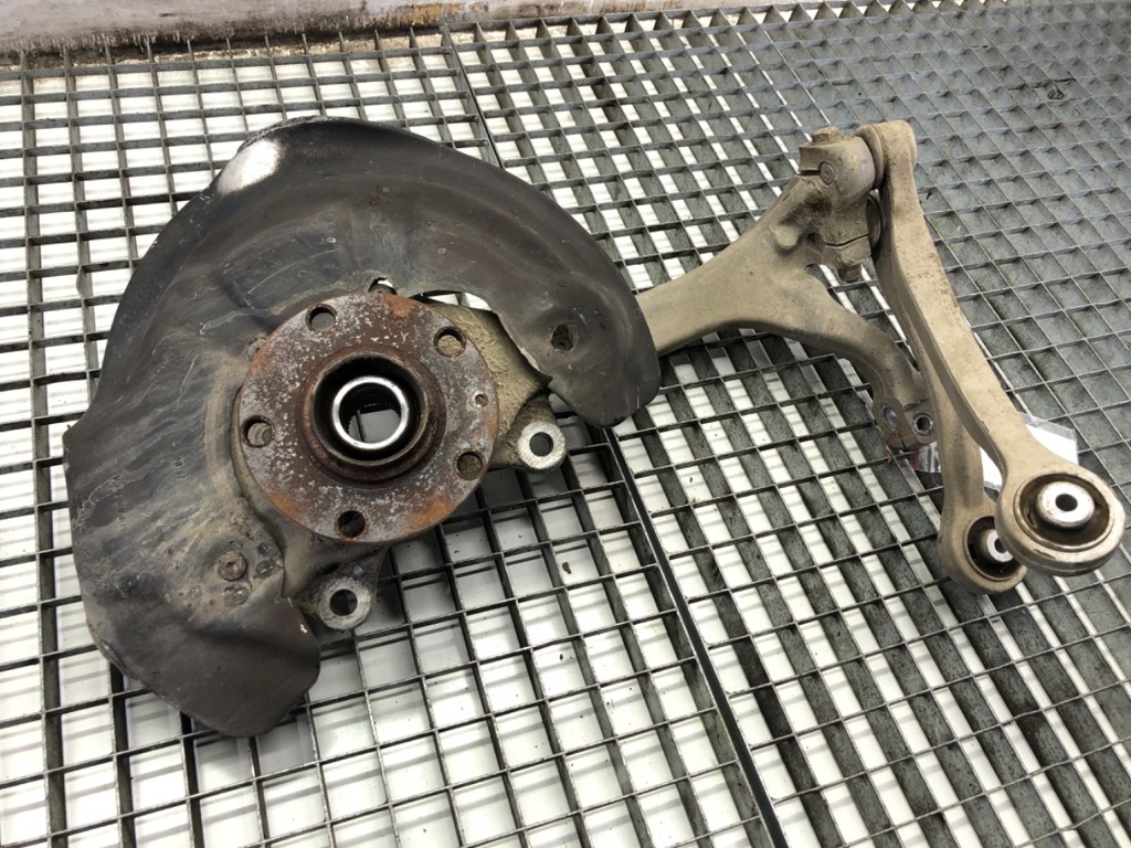 [STARK-824113] Cubo de rueda delantero izquierdo AUDI A6 C6 (4F2) 2004-2011