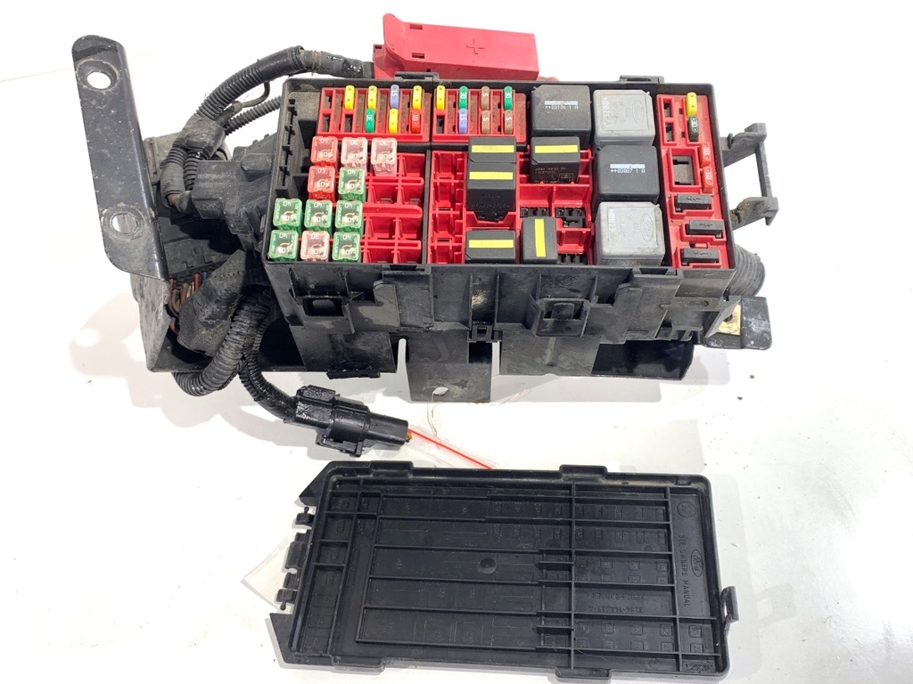 [STARK-825065] Caja de fusibles Ford Transit Autobus 2000-2006 2.0 DI