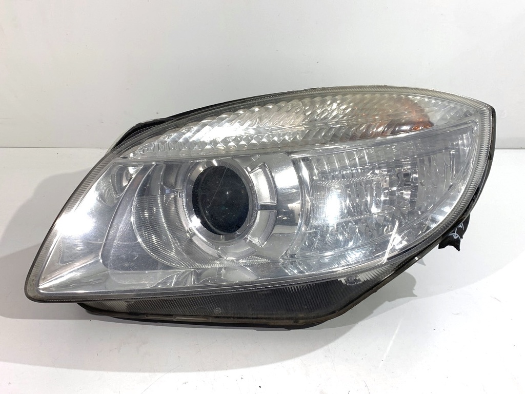 [STARK-826317] Faros delanteros izquierdos SKODA FABIA II 2006-2014 1.2 51 kW 70 CV