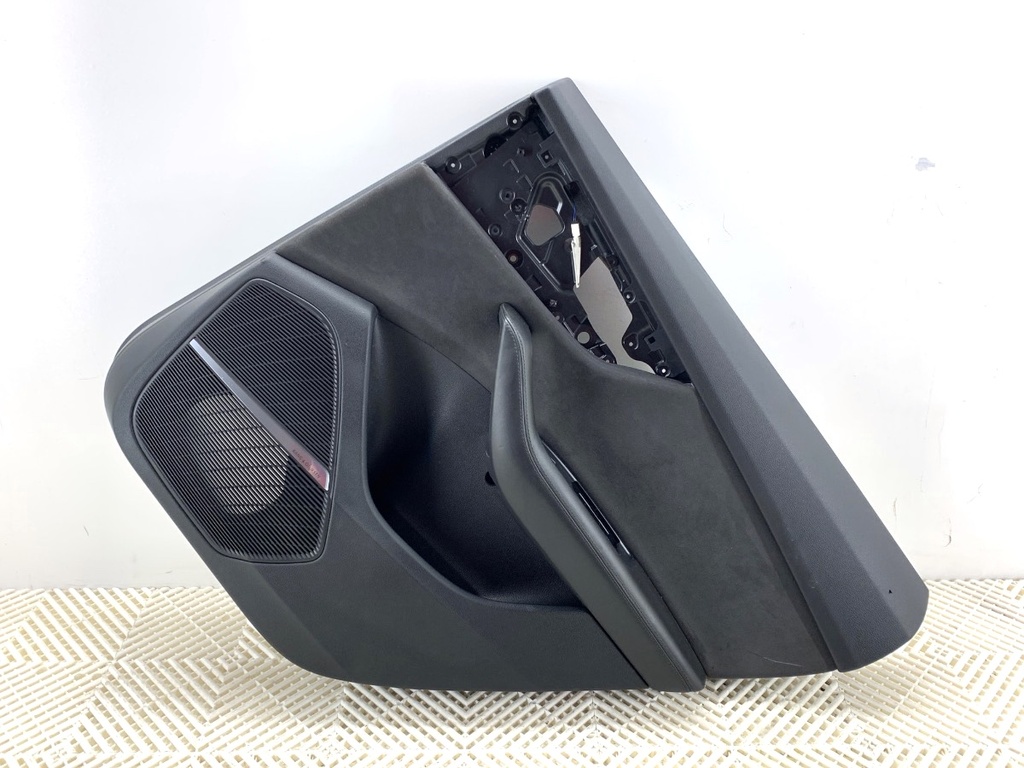 Panel de puerta trasera derecha Audi Q8 (4MN) 2018-2022