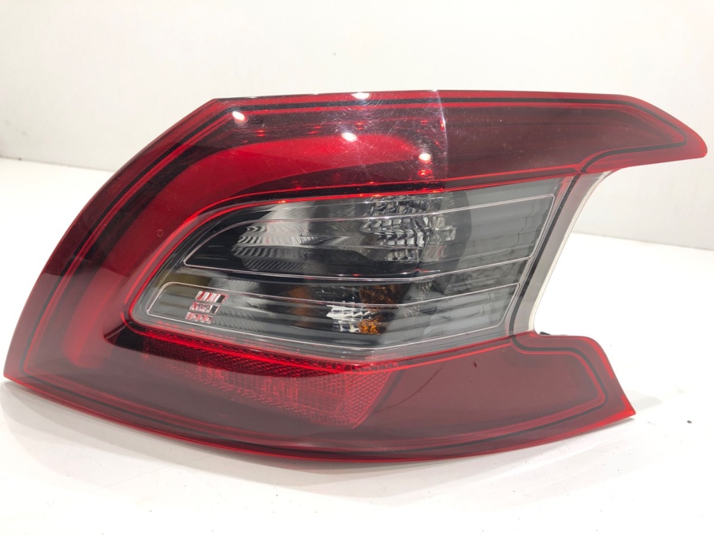 [STARK-841058] Piloto trasero derecho Peugeot 308 II 2013-2021