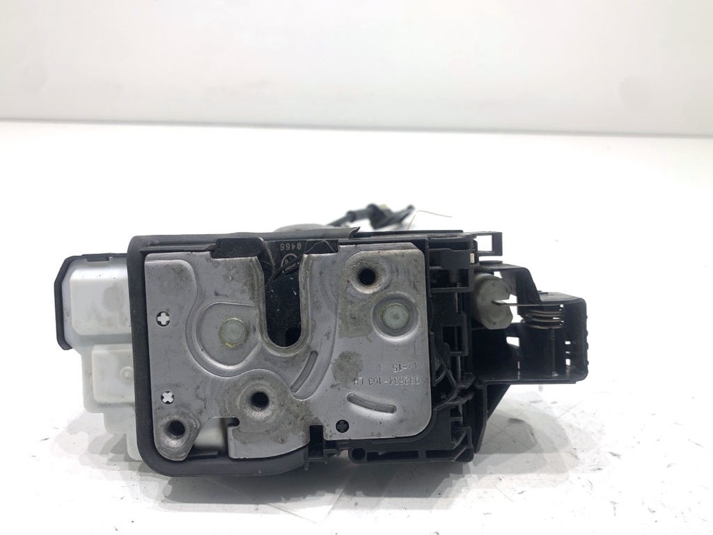 [STARK-856014] Cierre de puerta trasera izquierda Volvo V40 Liftback (525, 526) 2012-2022