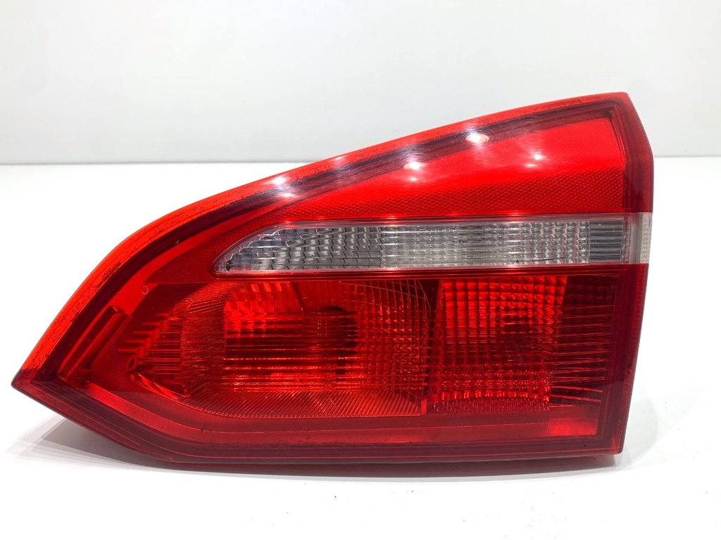 [STARK-863662] Piloto trasero derecho Ford Focus III Turnier 2010-2022