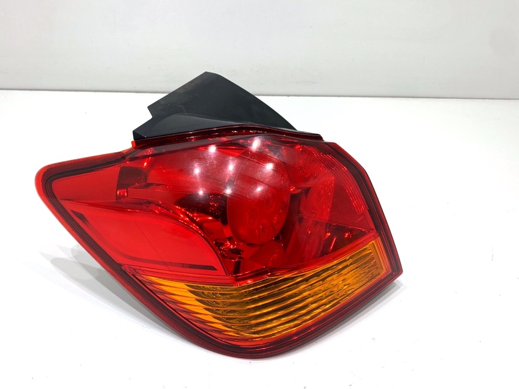[STARK-866454] Piloto trasero izquierdo para Mitsubishi ASX (GA_W_) 2009-2022