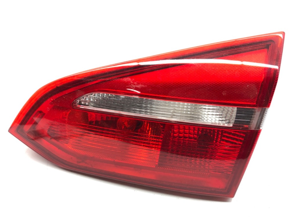 [STARK-866290] Piloto trasero derecho Ford Focus III Turnier 2010-2022