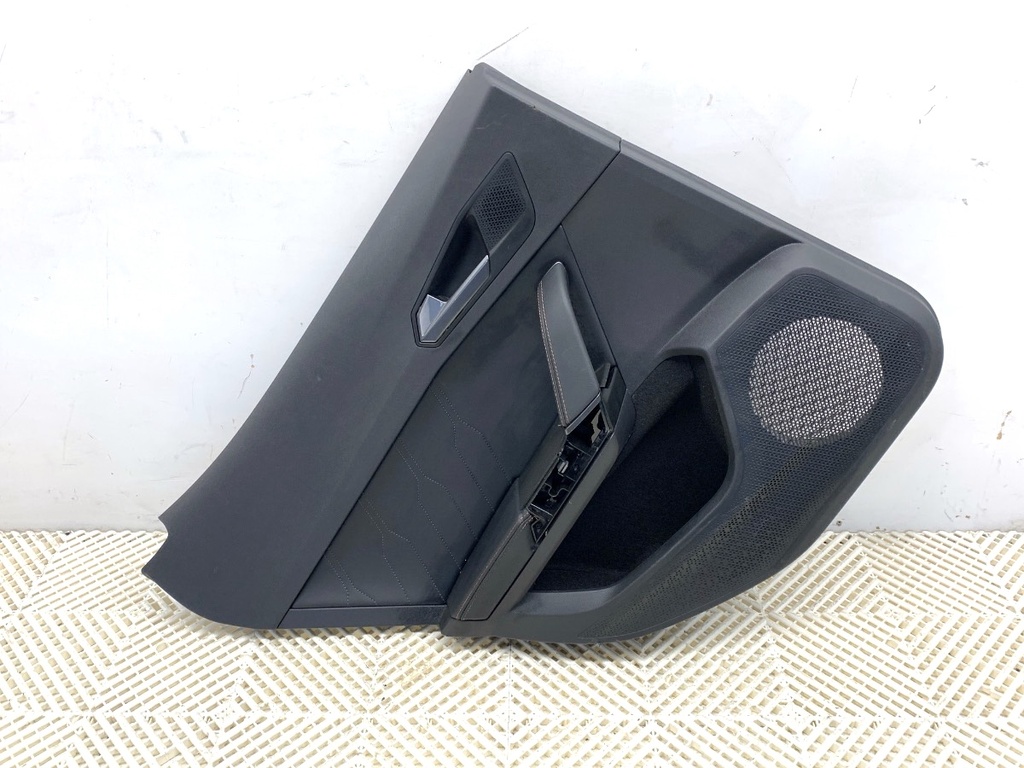 [STARK-876924] Panel de puerta trasera izquierdo CUPRA Formentor 2020-2022