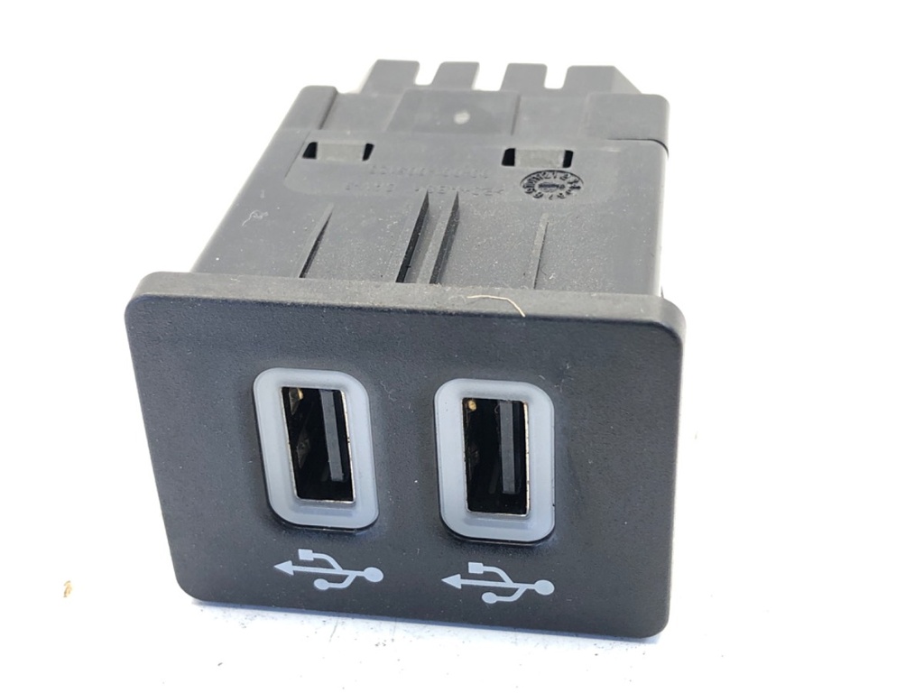 [STARK-878269] Puerto USB Ford EcoSport 2011-2022