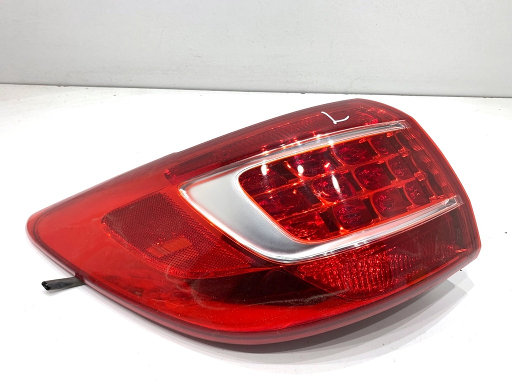[STARK-881052] Piloto trasero izquierdo para KIA SPORTAGE III (SL) 2009-2022