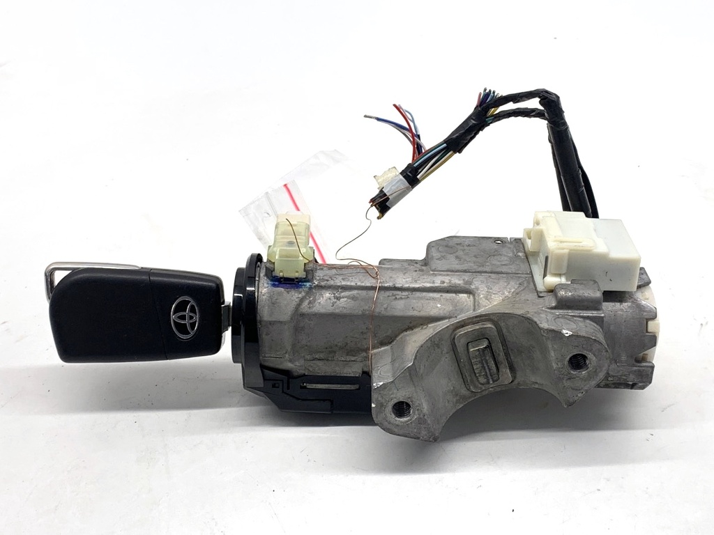 [STARK-886653] Portavasos TOYOTA Yaris Cross (MXP_) 1.5 (MXPB10) 92 kW 2020-2022