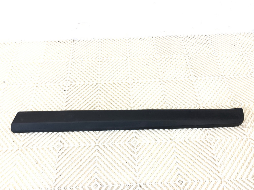 [STARK-893605] Revestimiento de puerta delantera derecha Volvo XC60 I 2008-2017