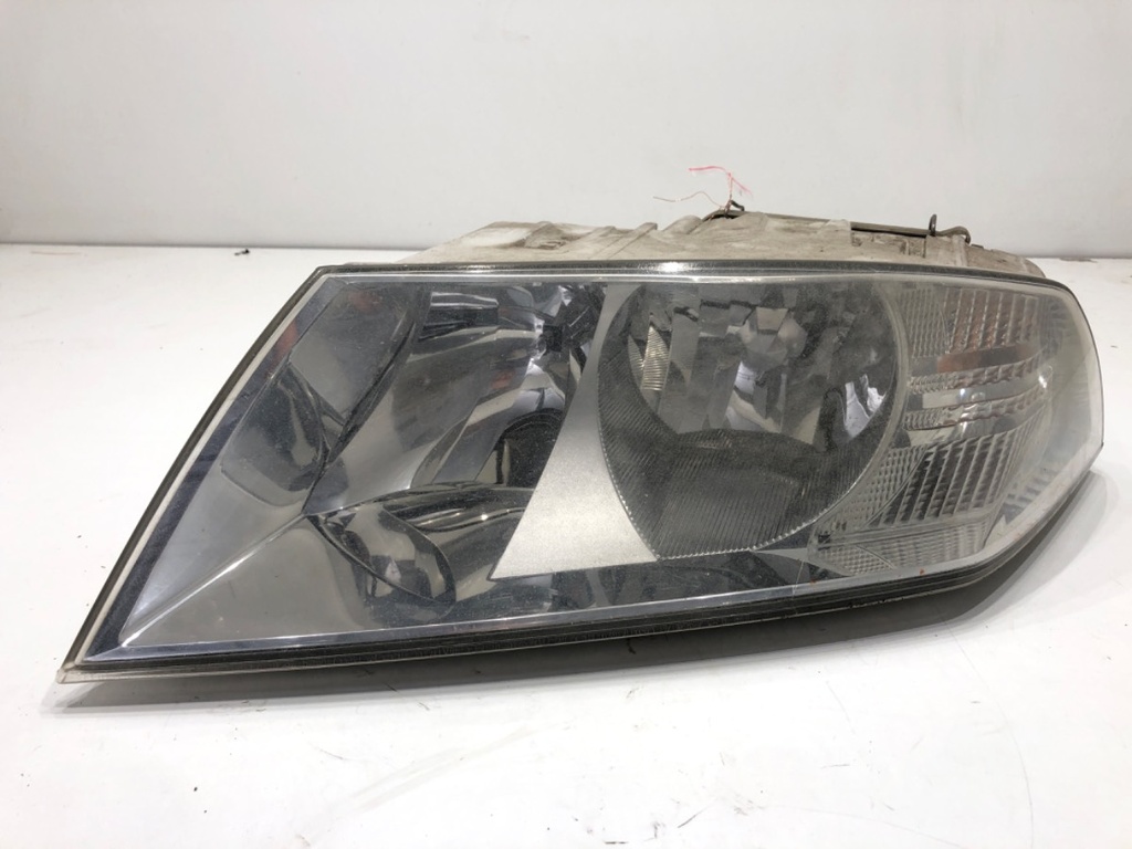 [STARK-896641] Faro delantero izquierdo SKODA OCTAVIA II Combi (1Z5) 2004-2013 1.9 TDI