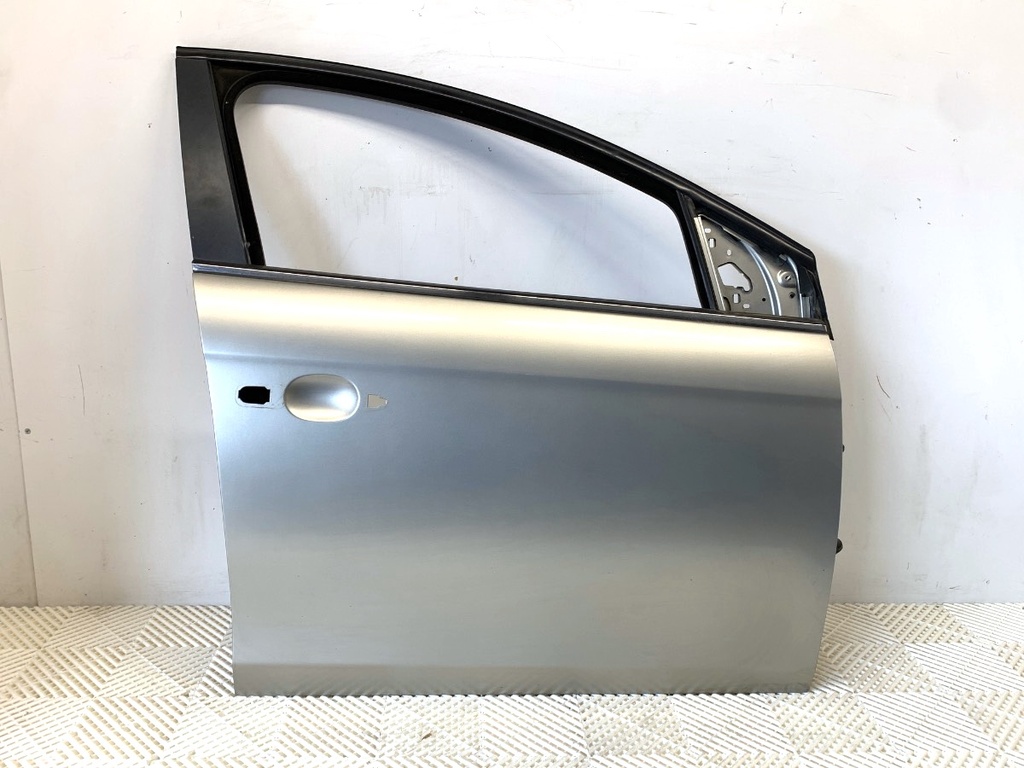 [STARK-899081] Puerta delantera derecha FIAT Bravo II 1.6 D Multijet 120 CV 2008-2014