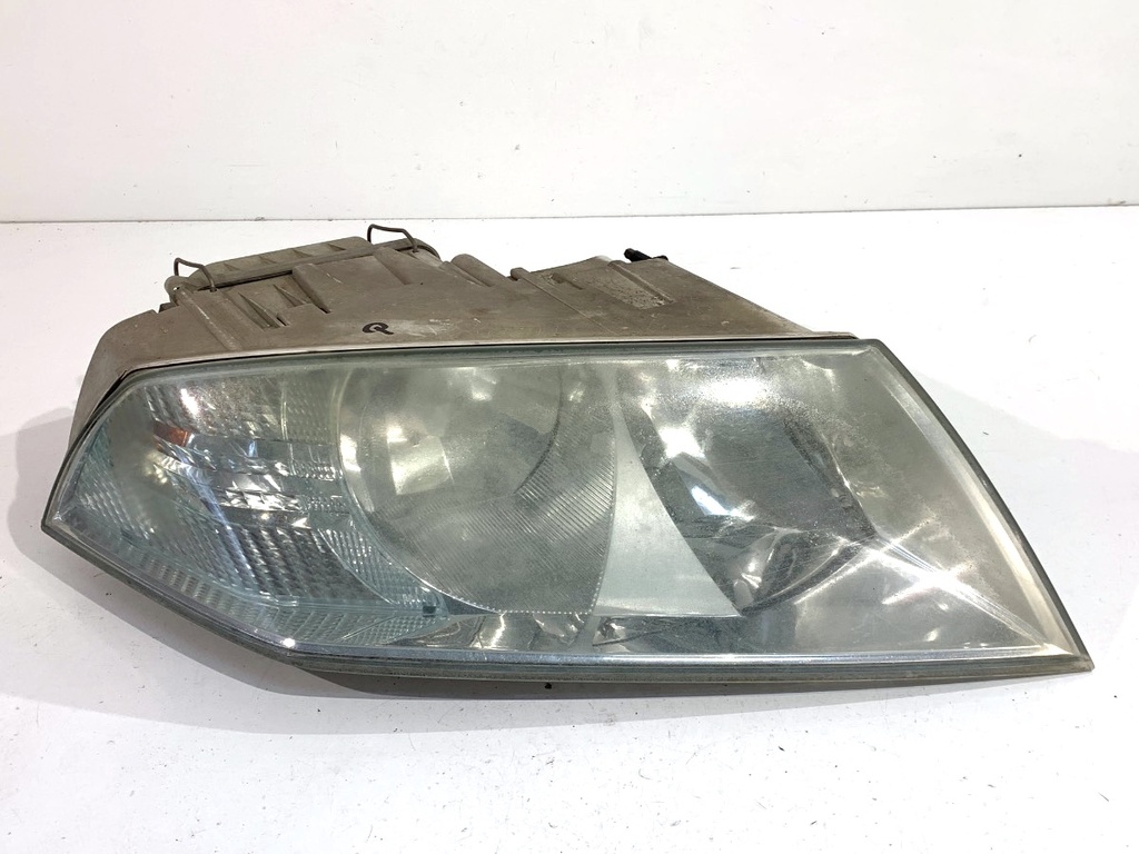 [STARK-901694] Faro delantero derecho Skoda Octavia II Combi (1Z5) 2004-2013
