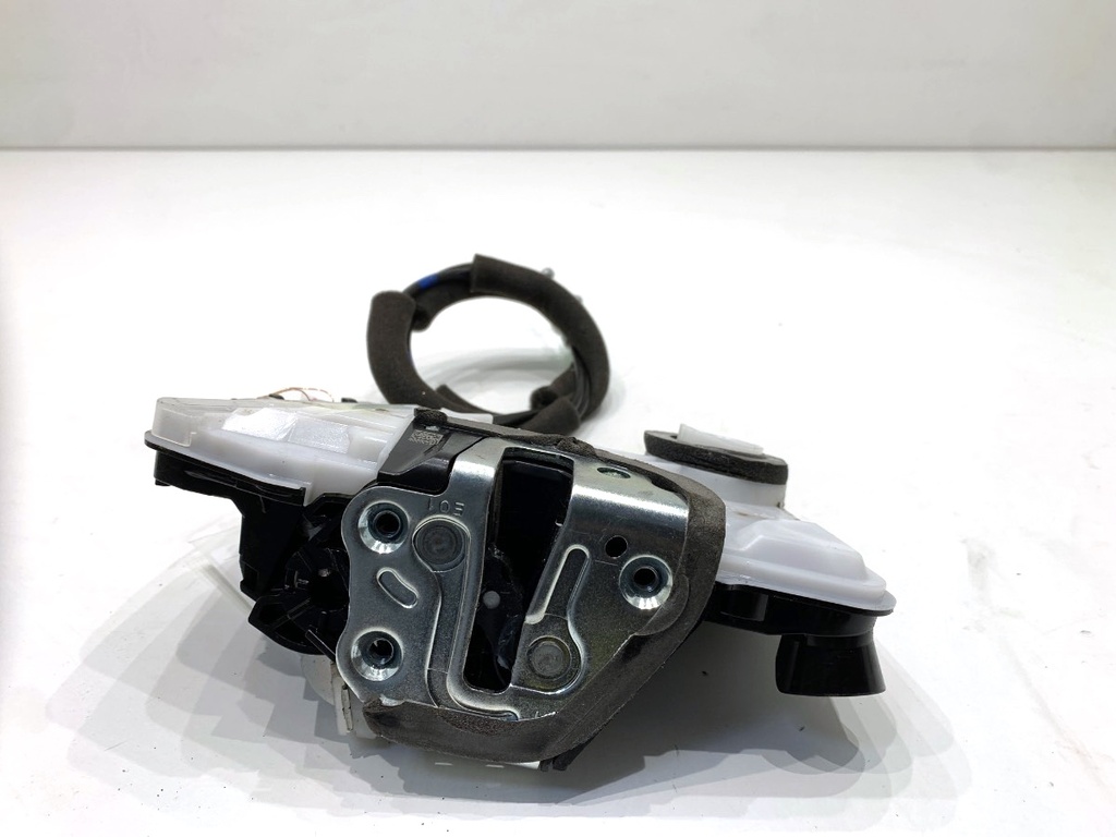 [STARK-899550] Cerradura de puerta delantera derecha TOYOTA Camry (_V7_, _VA7_, _VH7_) 2017-2022