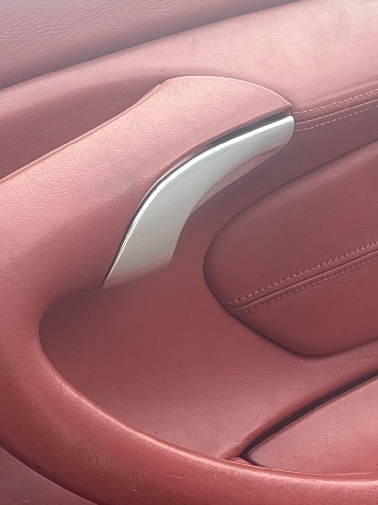 [MTD-530304] Tirador interior puerta delantera derecha Porsche 911 1999