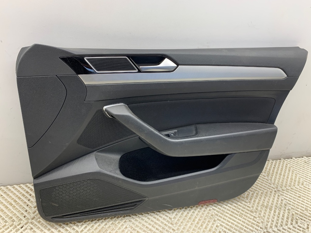 [STARK-907819] Panel de puerta delantero derecho VW Passat B8 (3G2, CB2) 2014-2022