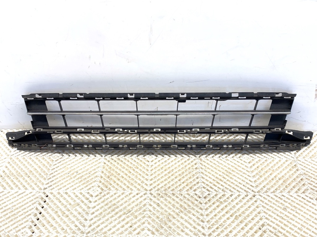 [STARK-907869] Rejilla de parachoques delantero VW Passat B8 (3G2, CB2) 2014-2022