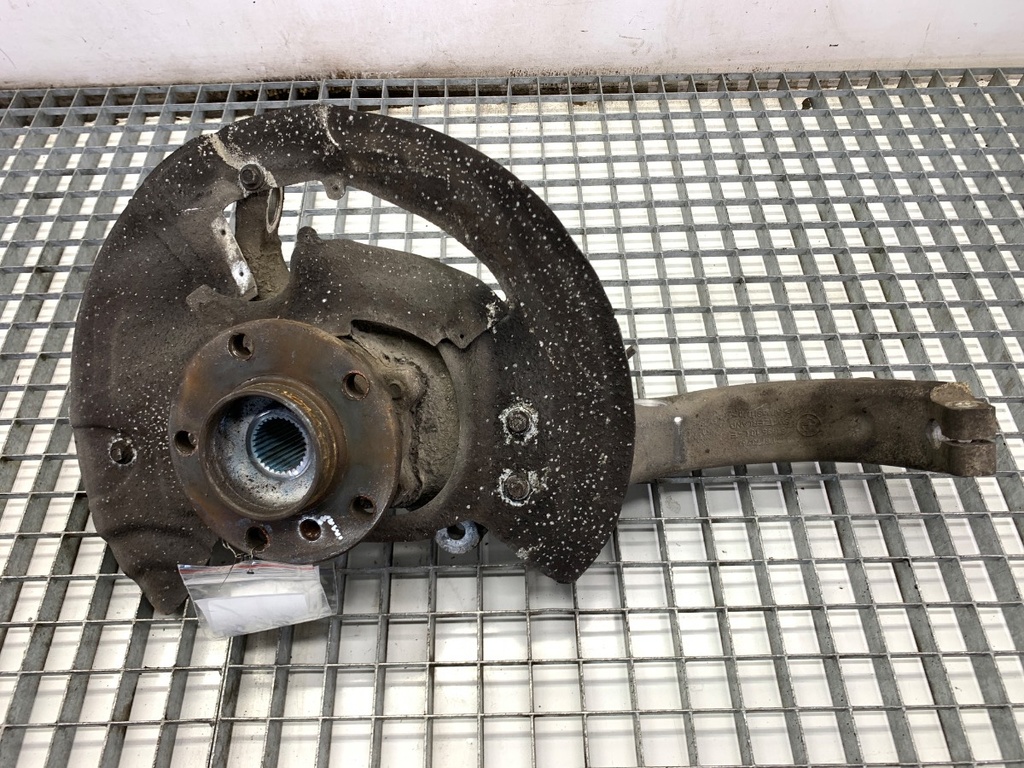 [STARK-908689] Maza de rueda delantera izquierda BMW X5 (F15, F85) 2013-2018