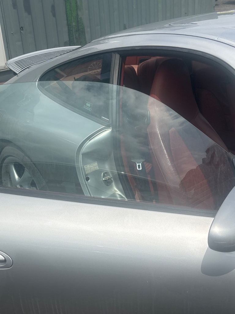 [MTD-530303] Cristal puerta delantera derecha Porsche 911 1999