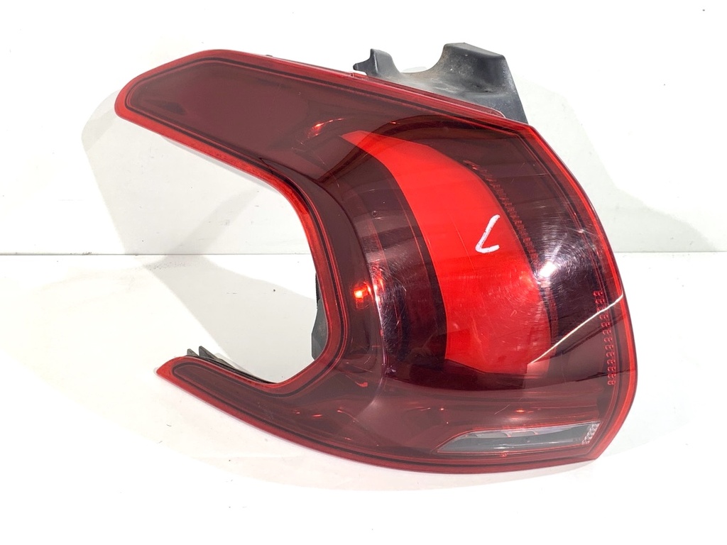 [STARK-917235] Piloto trasero izquierdo PEUGEOT 2008 I (CU_) 2013-2022
