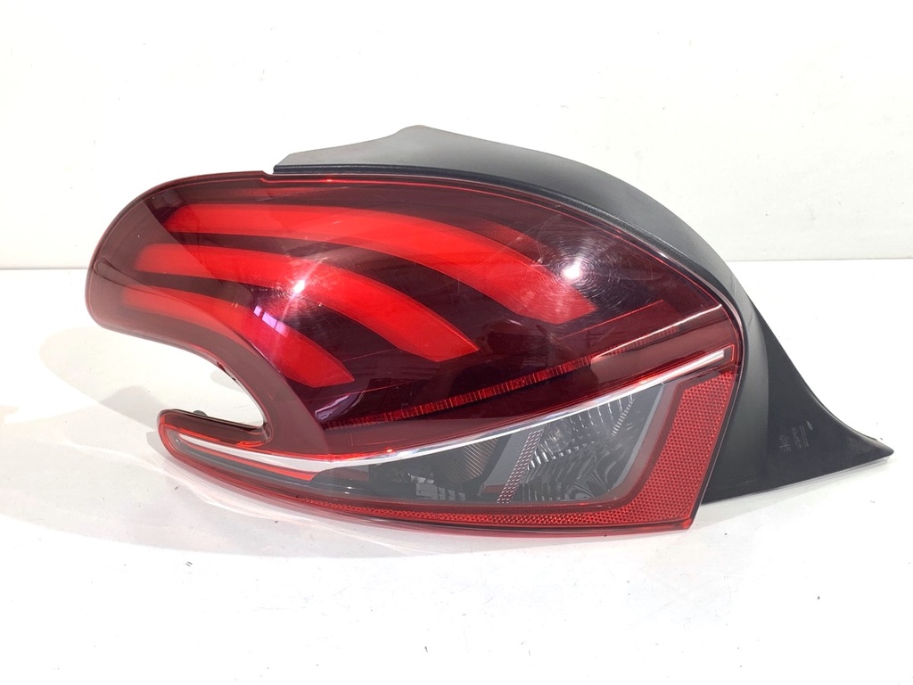 [STARK-917963] Piloto trasero izquierdo PEUGEOT 208 I 1.2 THP 110