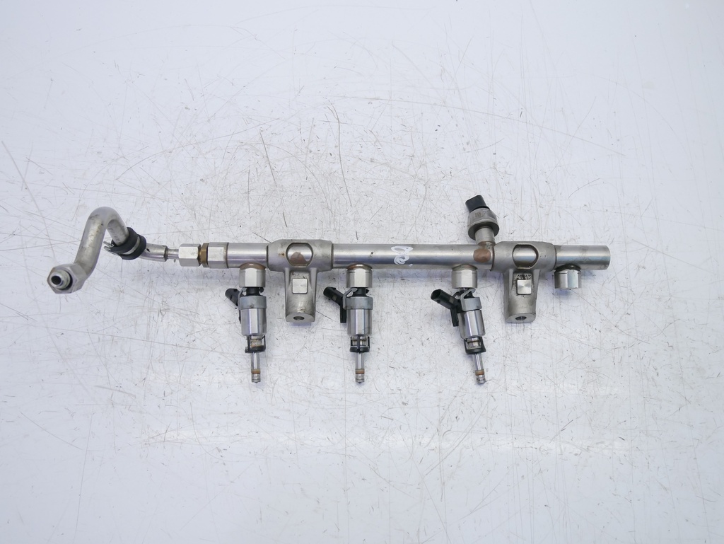 [MTD-381143] Rampa de inyectores para VW Audi 2.0 TFSI 40 GTI DKZC DKZ 06L133317N 1 inyector falta