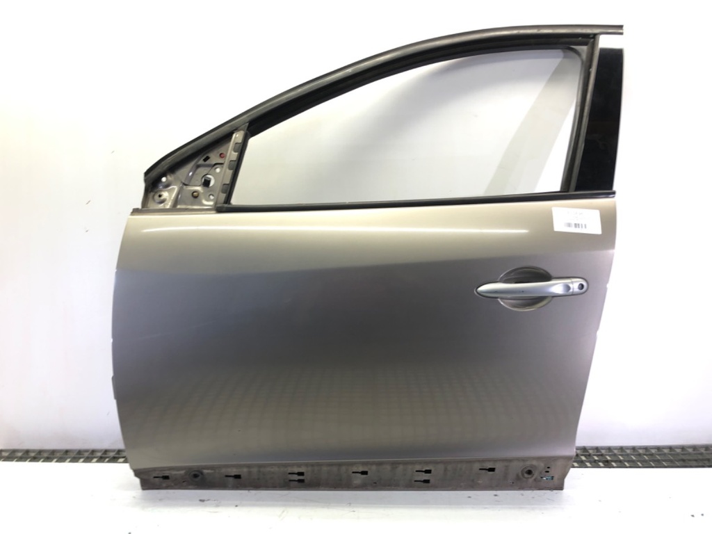 [STARK-605696] Puerta delantera izquierda Renault Megane III liftback 1.6 16V 81 kW (110 CV) 2008-2022