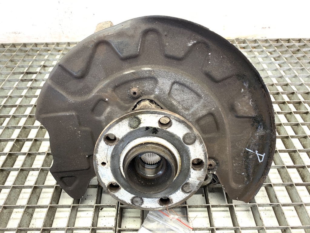 [STARK-755927] Cubo de rueda delantero derecho VW PASSAT B8 Variant (3G5, CB5) 2014-2022