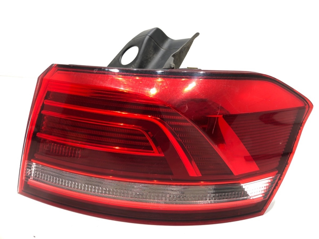[STARK-912211] Piloto trasero derecho VW Passat B8 Variant (3G5, CB5) 2.0 TDI 2014-2022