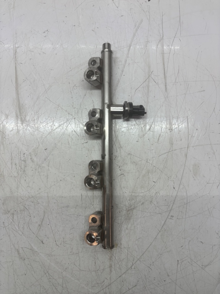 [MTD-451807] Carril del inyector Suzuki Swift MK5 V 1.4 Sport K14C 15700-68810