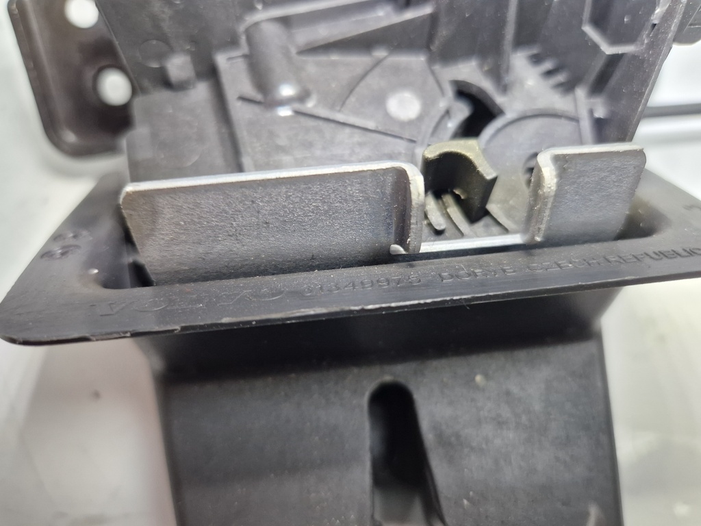 [MTD-497182] Cierre de portón trasero Volvo V60 MK2 Cross Country