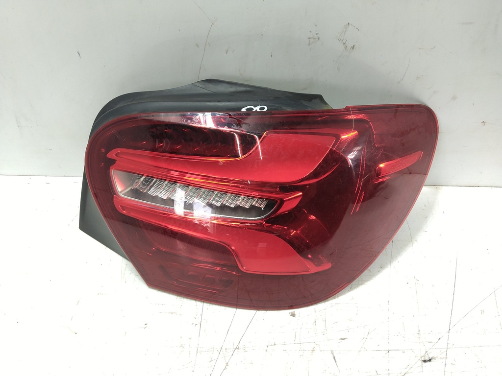[MTD-535210] Piloto trasero derecho Mercedes Clase A W176