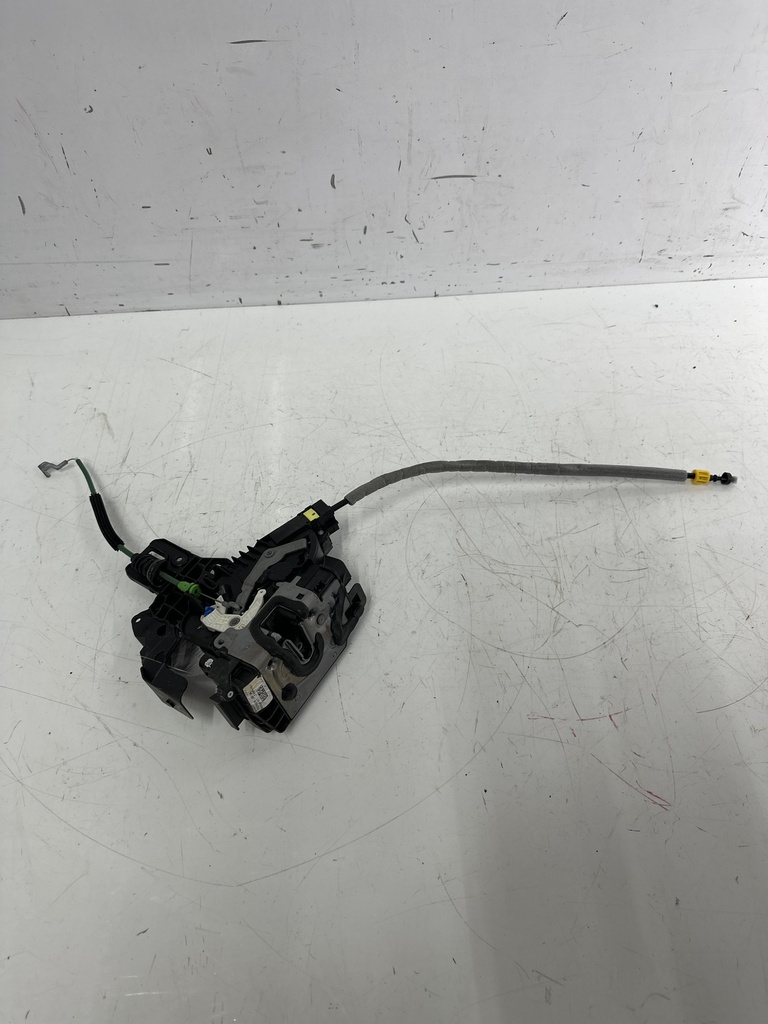 [MTD-498024] Cerradura de puerta Mercedes Clase C W205